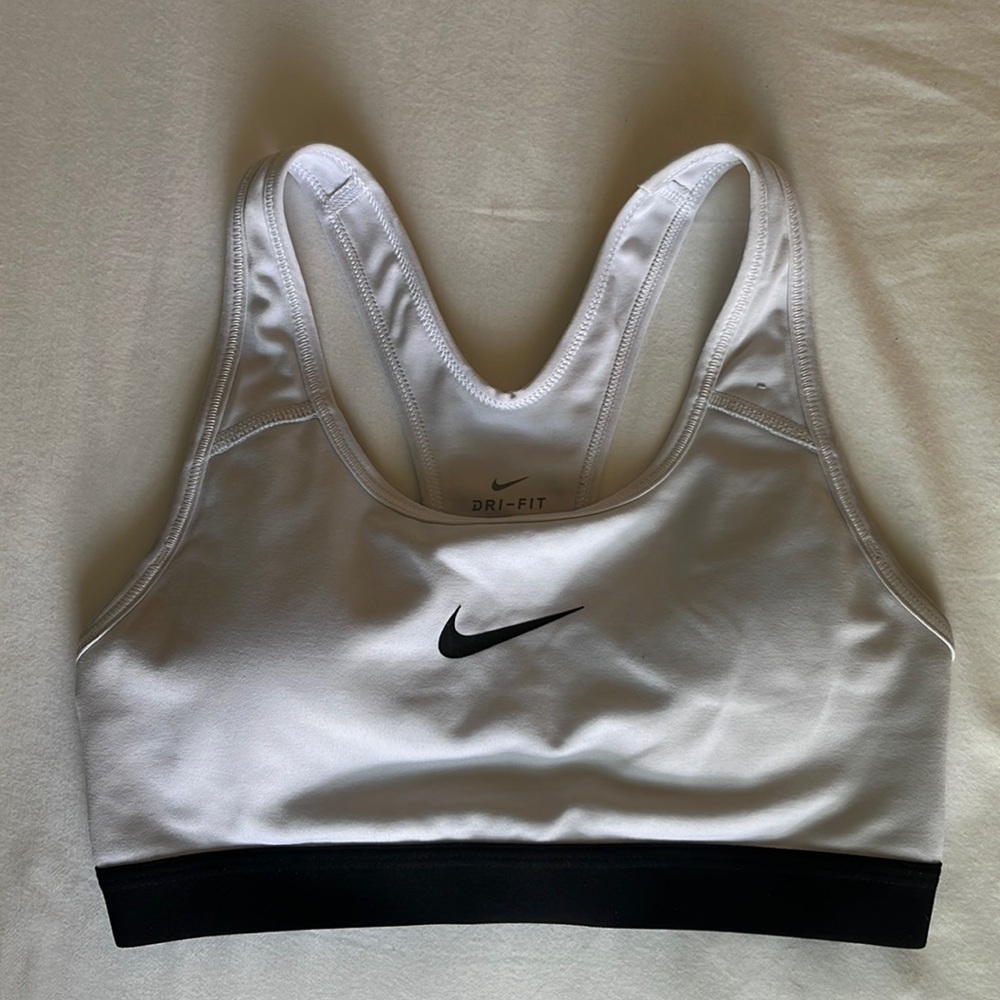 white nike sports bra